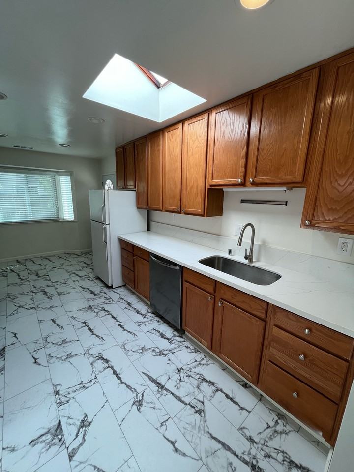 2545 4th St #1 - Photo 4 of 12