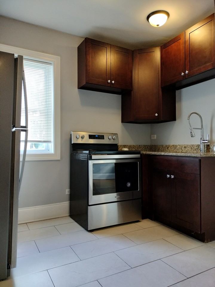 7408 South Eberhart Avenue #1R - Photo 6 of 11