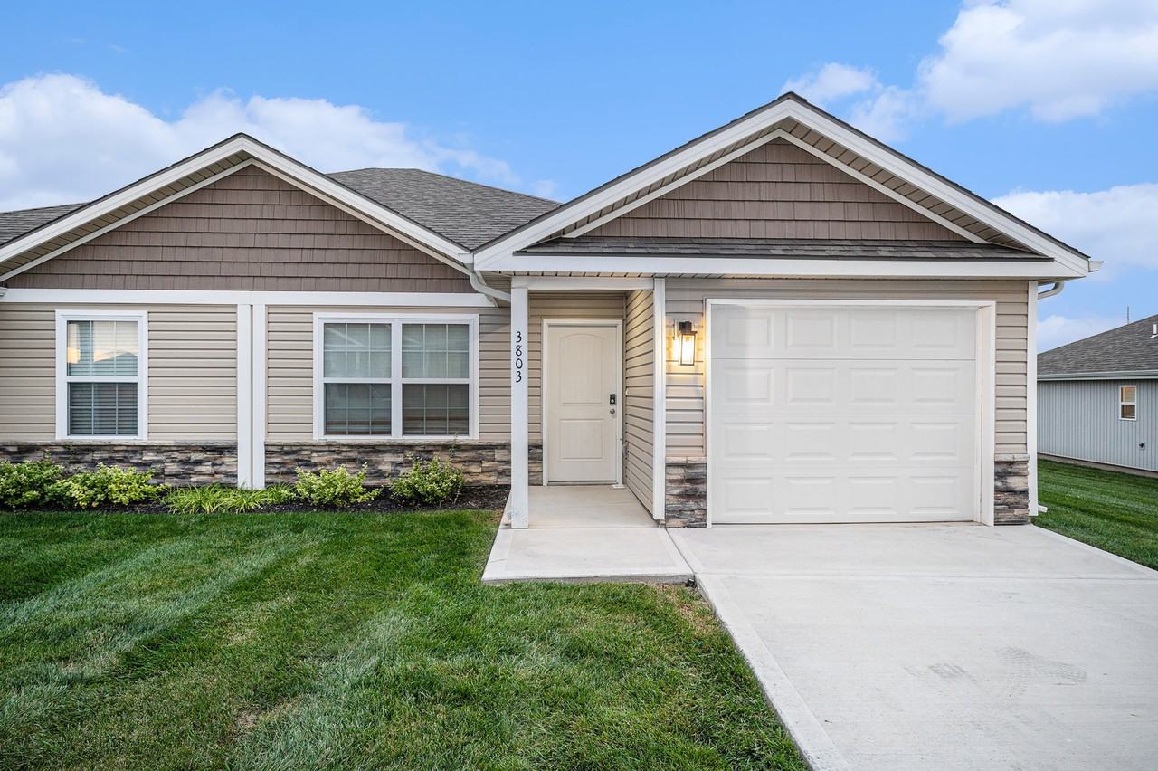 3725 Northwest 93rd Street - Photo 2 of 10