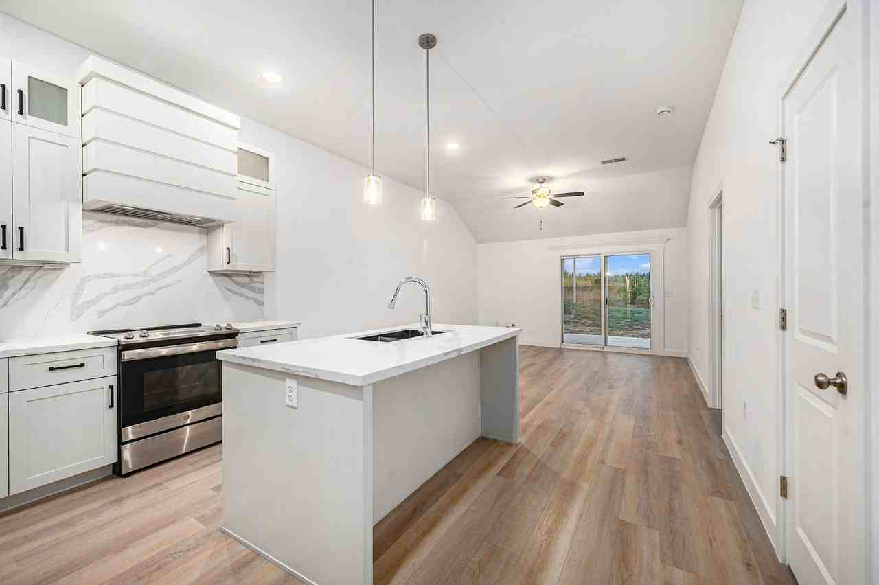 3725 Northwest 93rd Street - Photo 4 of 10