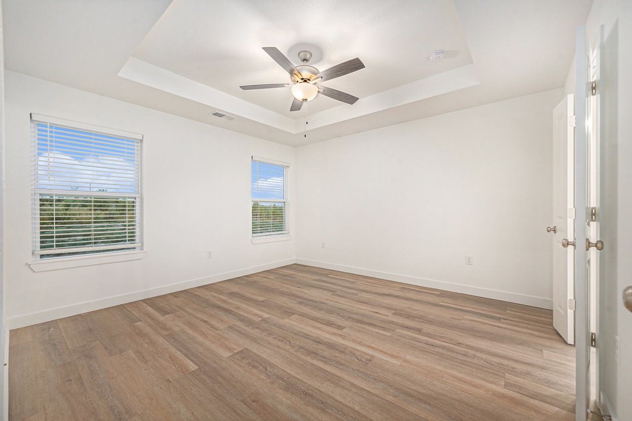 3725 Northwest 93rd Street - Photo 6 of 10