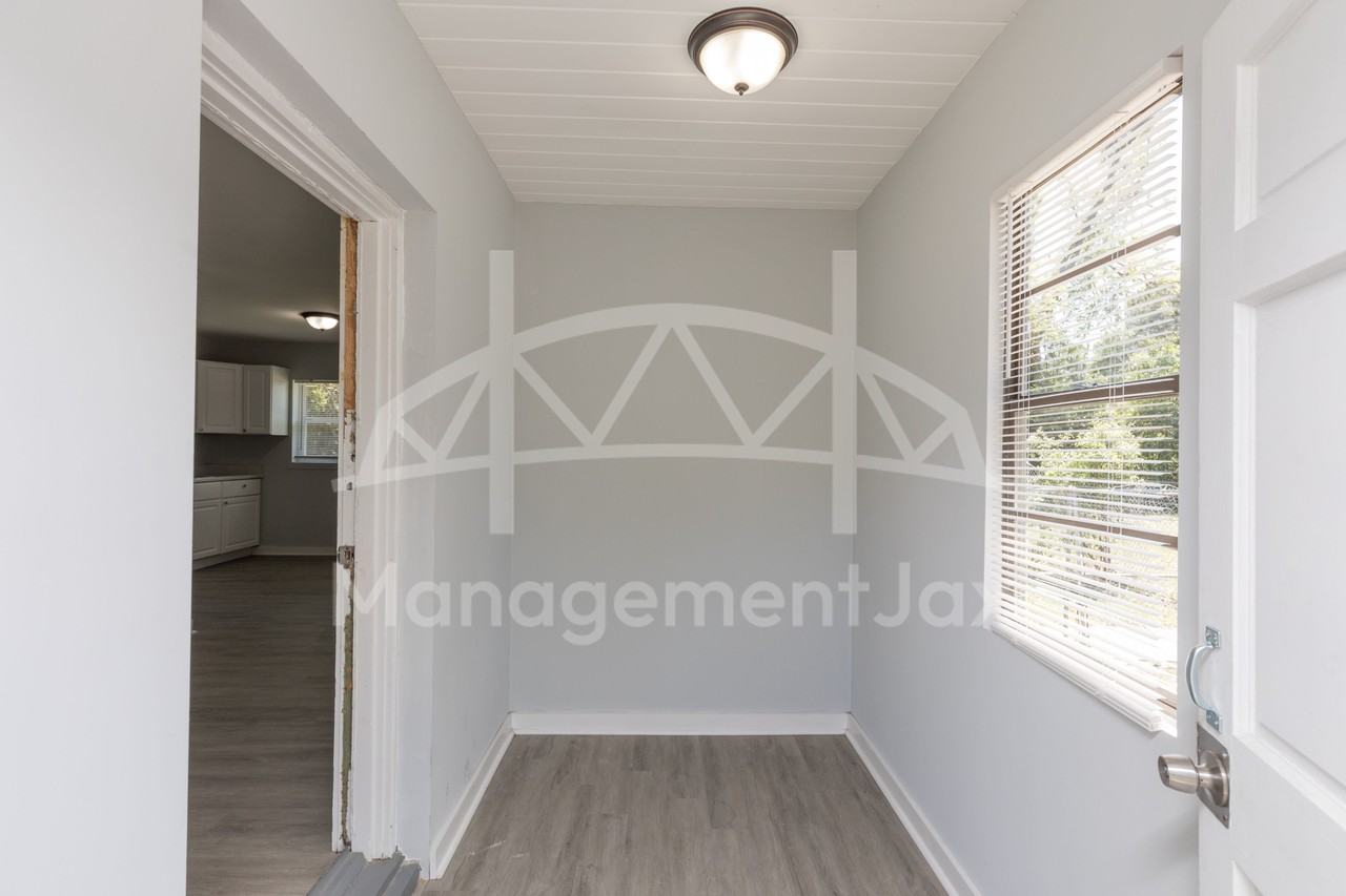 1922 Maclean Rd #1 - Photo 2 of 18