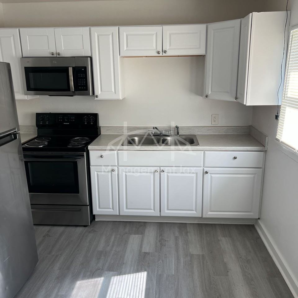 1922 Maclean Rd #1 - Photo 3 of 18