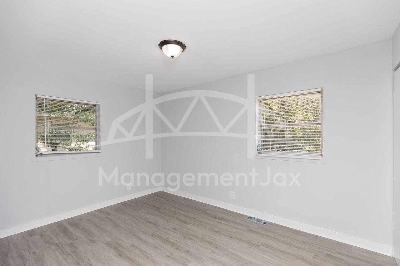 1922 Maclean Rd #1 - Photo 7 of 18