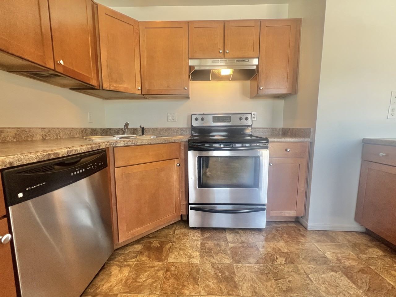 2821 N Columbus Blvd #19 - Photo 2 of 31
