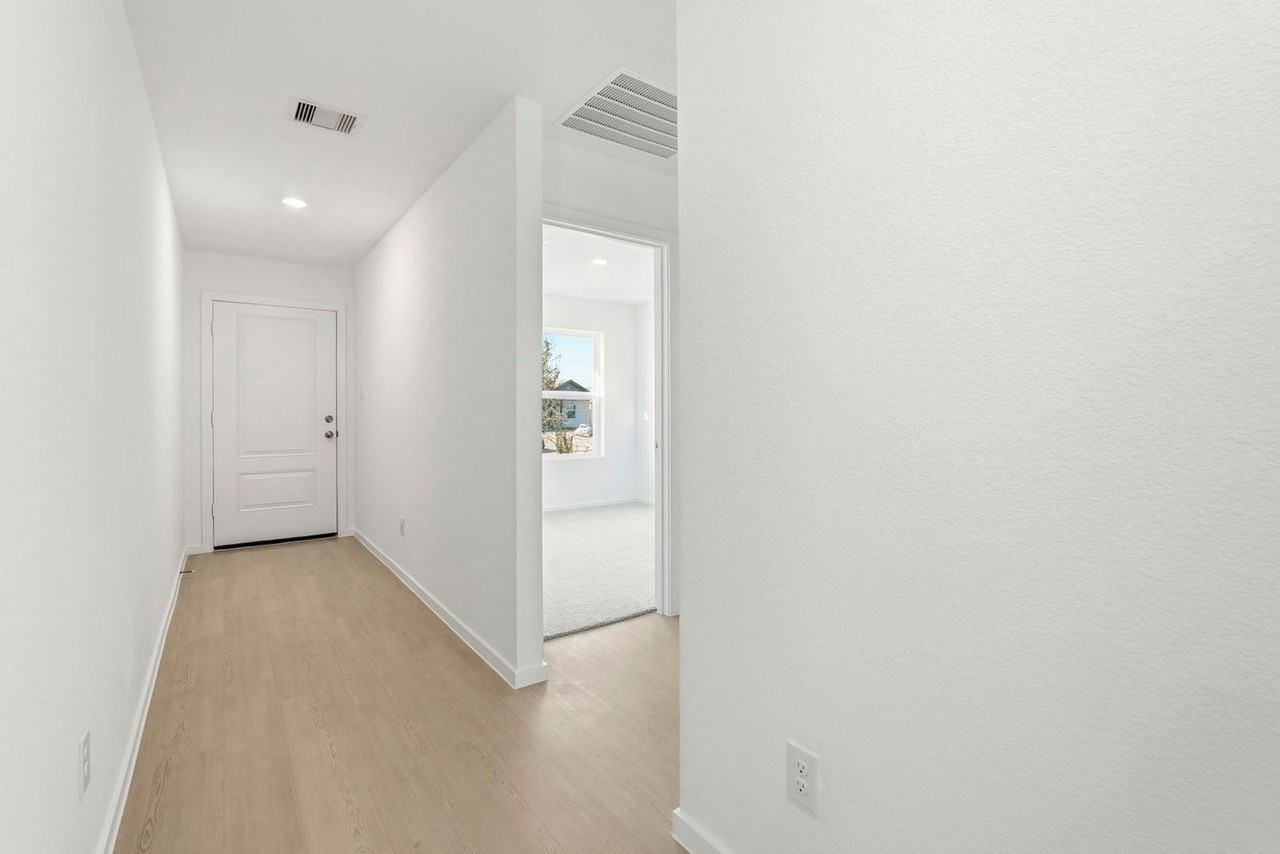 2821 Cedar Rock St - Photo 4 of 25