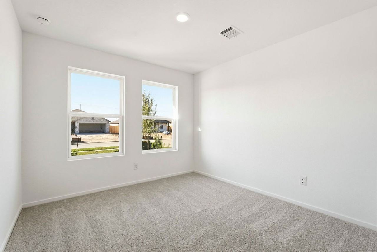 2821 Cedar Rock St - Photo 5 of 25