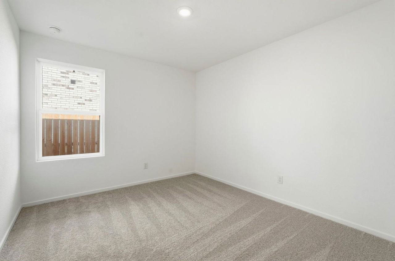 2821 Cedar Rock St - Photo 7 of 25