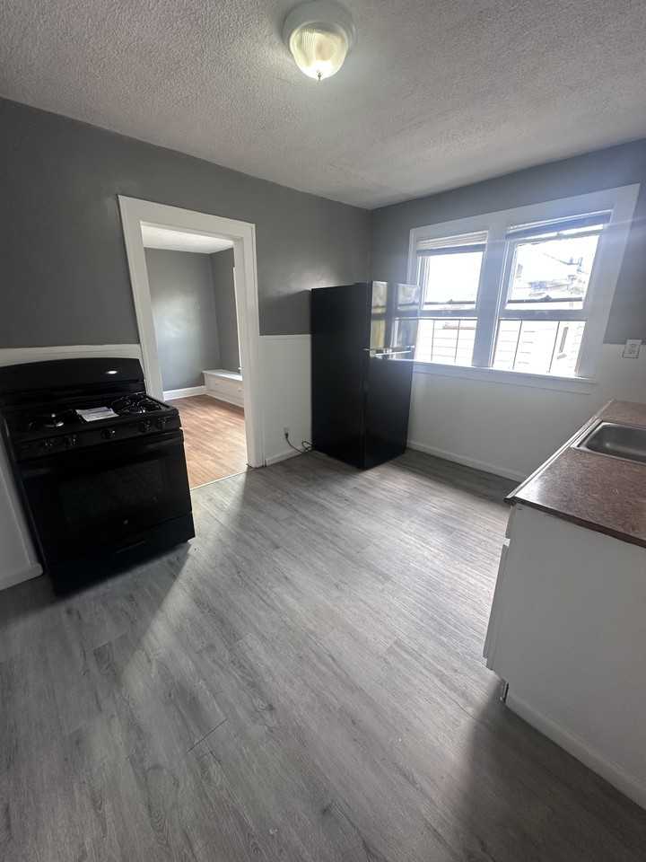 13303 Southview Ave - Photo 3 of 22