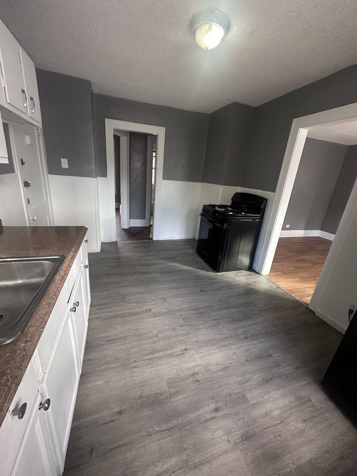 13303 Southview Ave - Photo 4 of 22