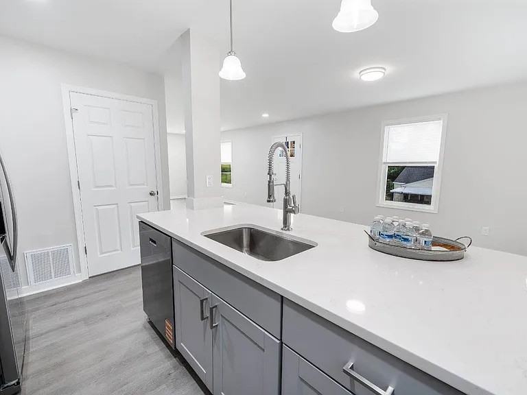 2410 Poplar Street #1 - Photo 7 of 26