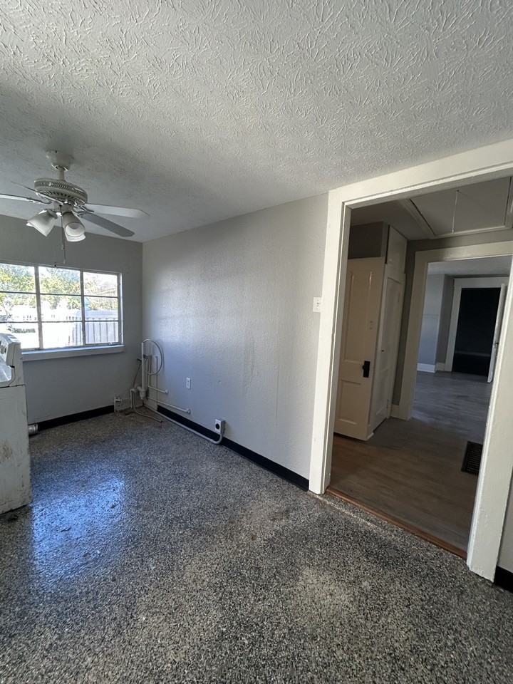 1015 N Main St #1 - Photo 4 of 11