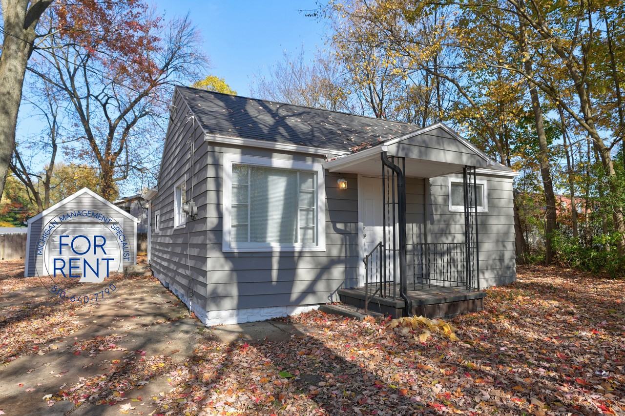 2429 Lincoln Manor Dr #1 - Photo 3 of 40