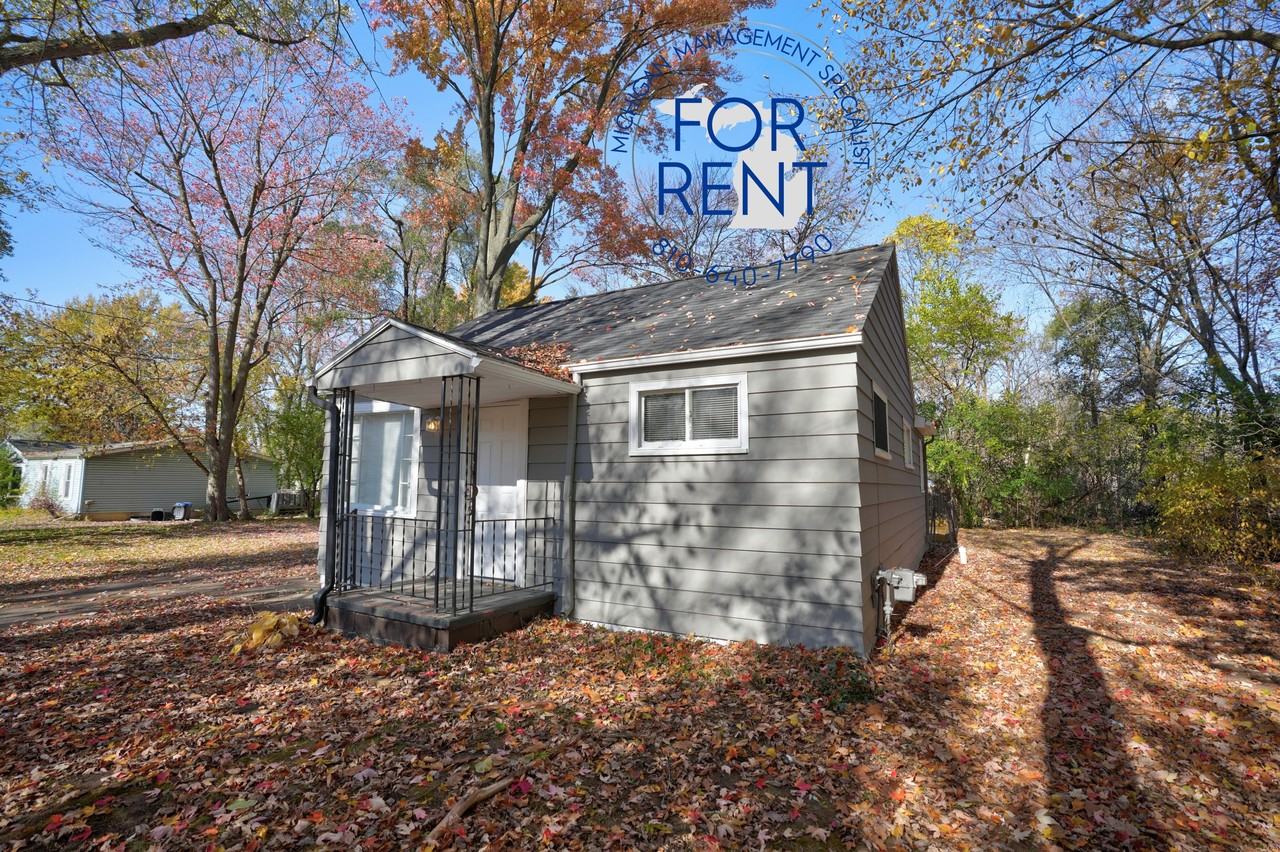 2429 Lincoln Manor Dr #1 - Photo 5 of 40