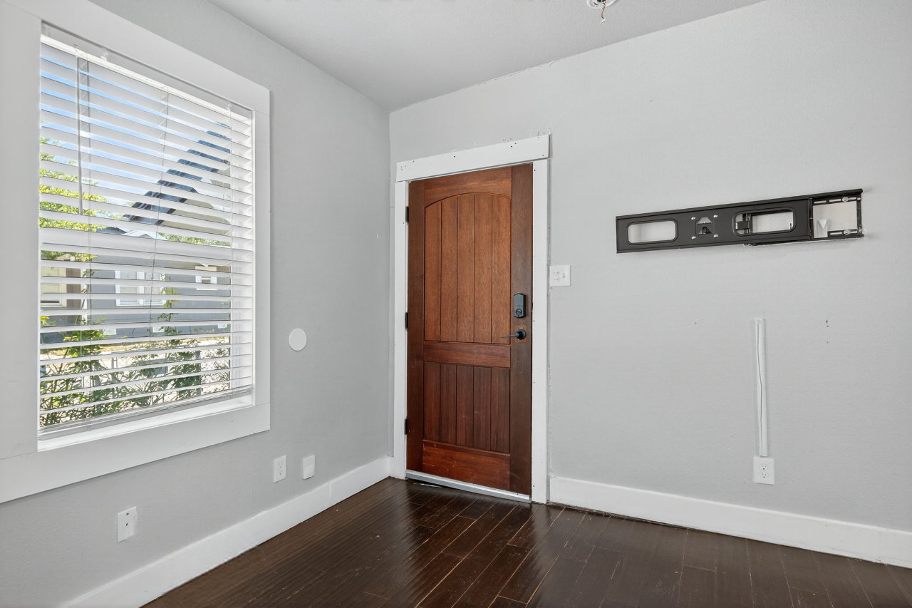 1225 Michigan Ave #1 - Photo 4 of 28