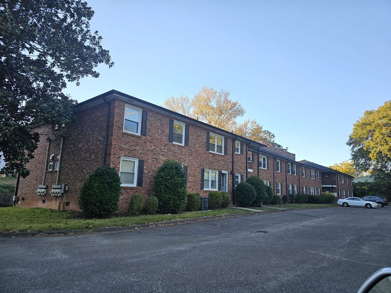 718 E Maple Ave #C - Photo 2 of 11