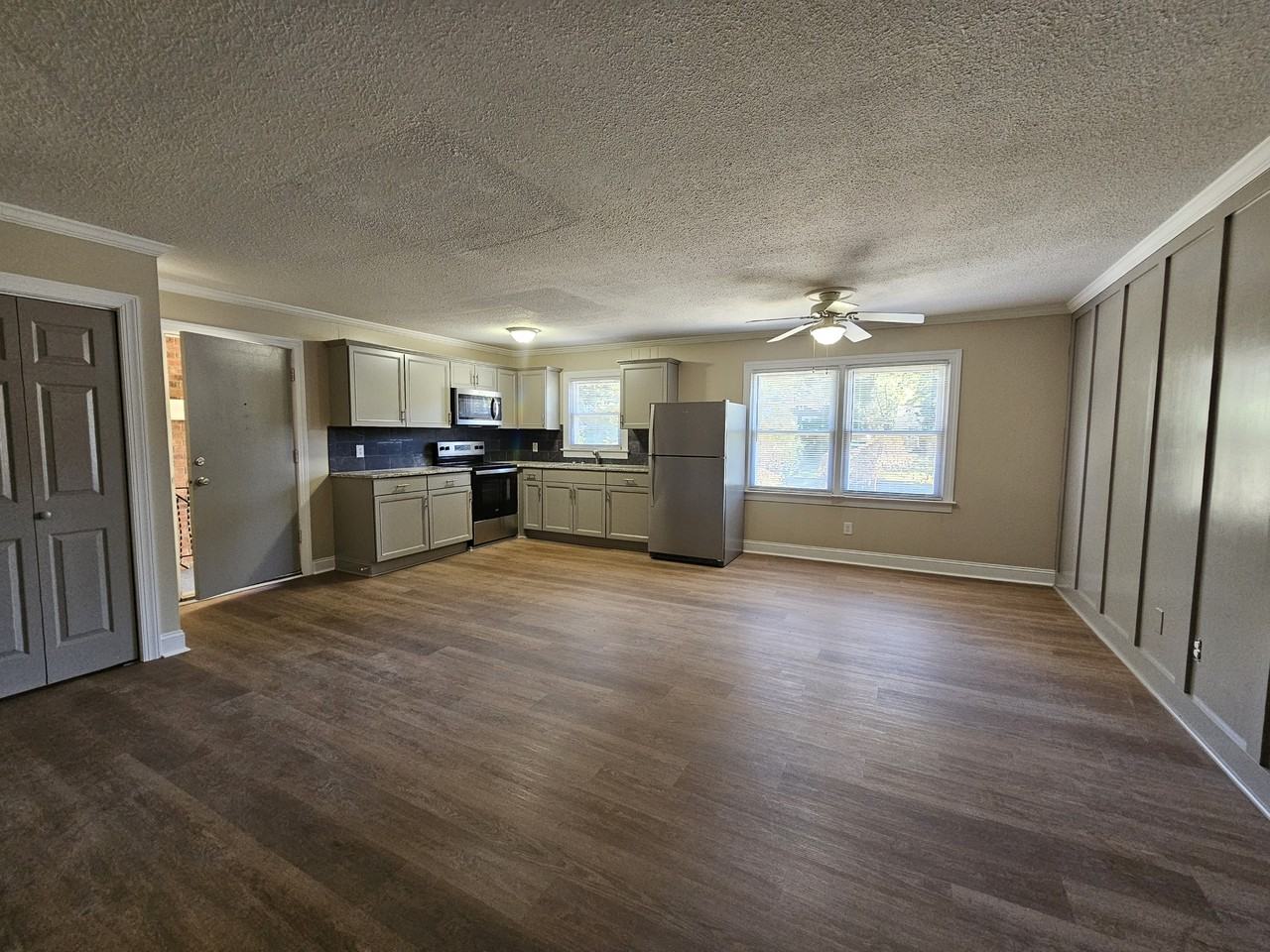 718 E Maple Ave #C - Photo 4 of 11