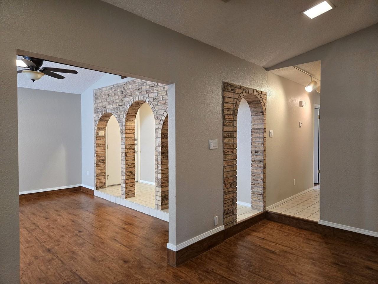 112 Lindenwood North - Photo 2 of 15