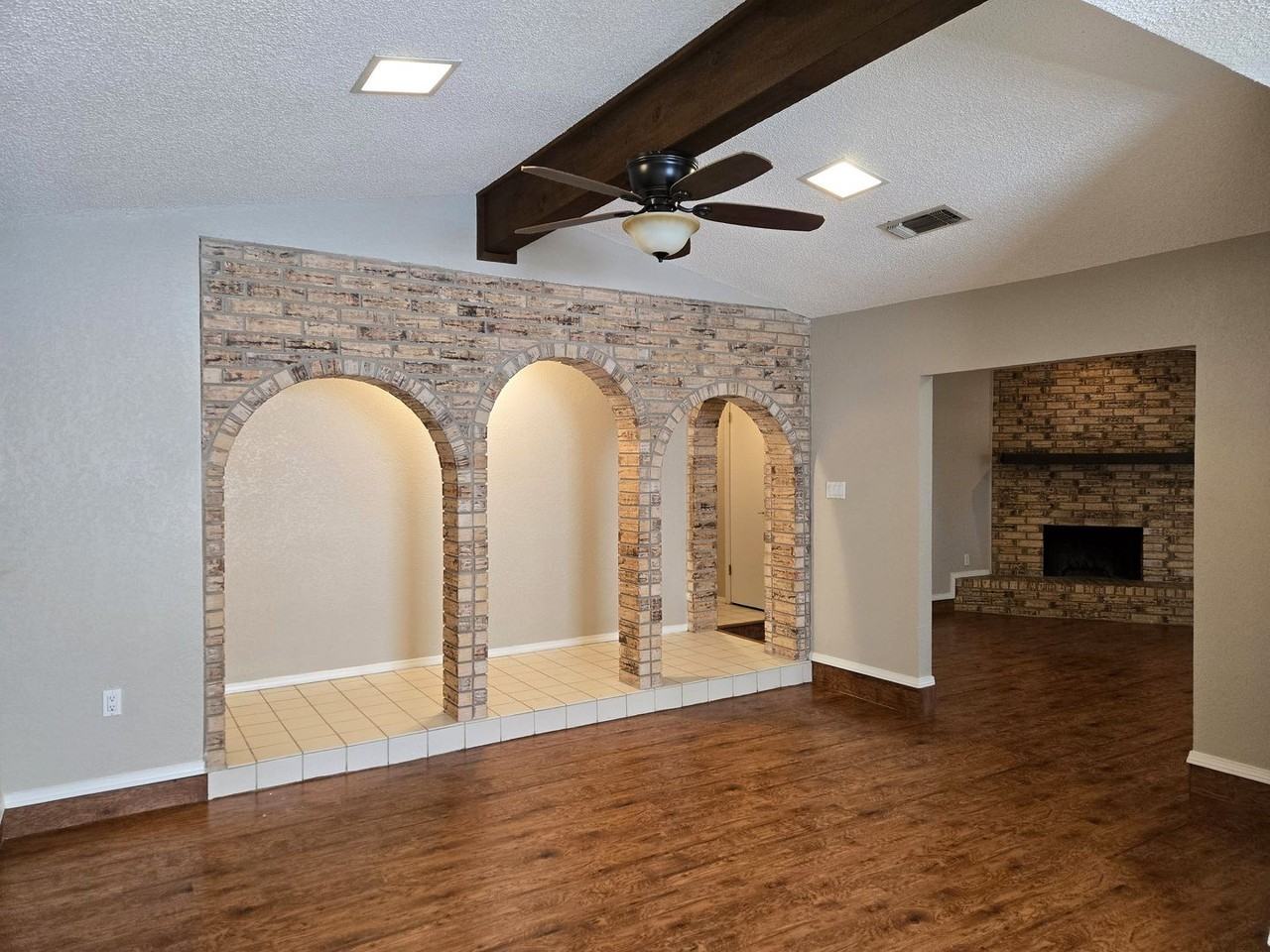 112 Lindenwood North - Photo 3 of 15