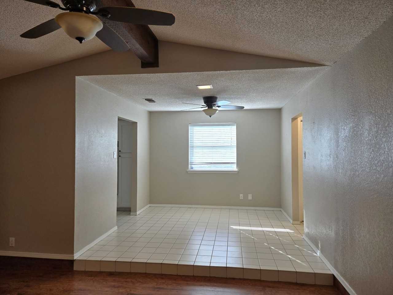 112 Lindenwood North - Photo 4 of 15