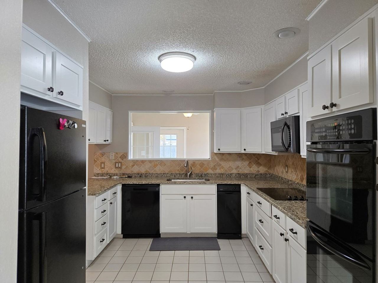 112 Lindenwood North - Photo 5 of 15