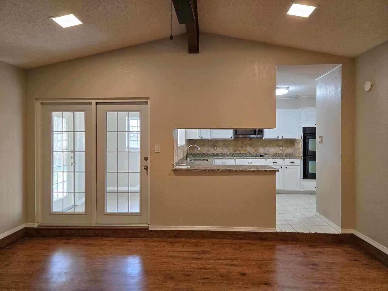 112 Lindenwood North - Photo 7 of 15