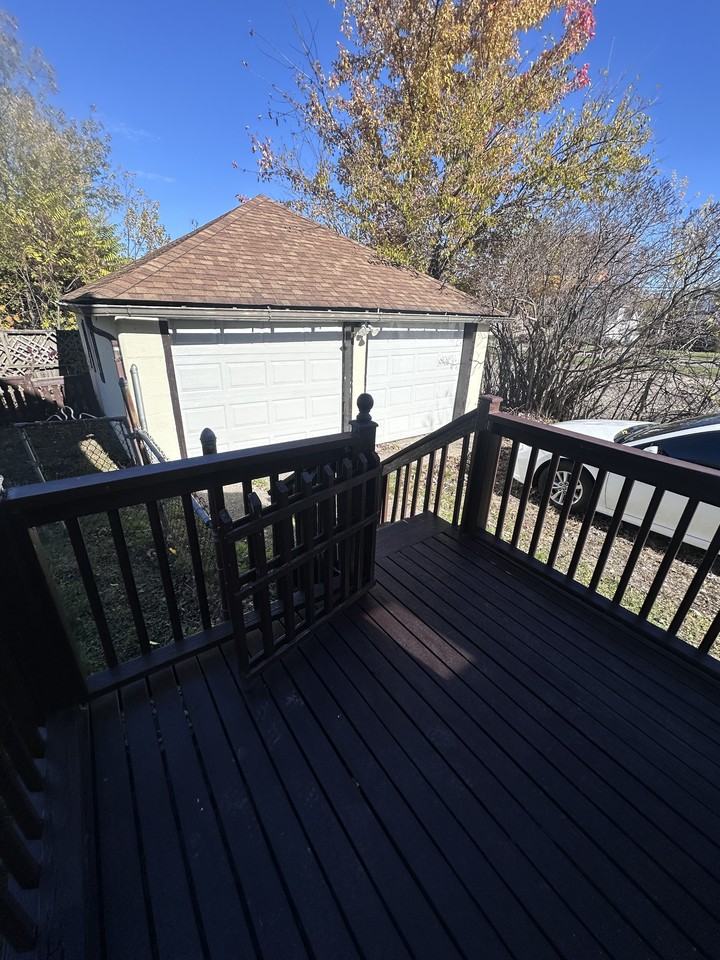 223 E 27th St #1 - Photo 4 of 34