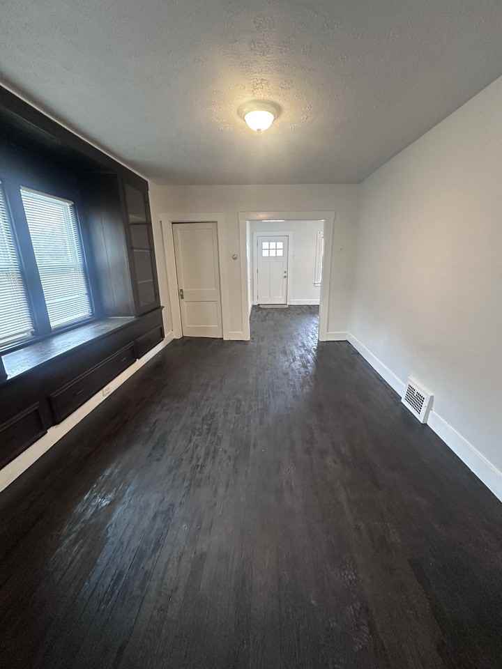 3229 W 32nd St - Photo 2 of 42