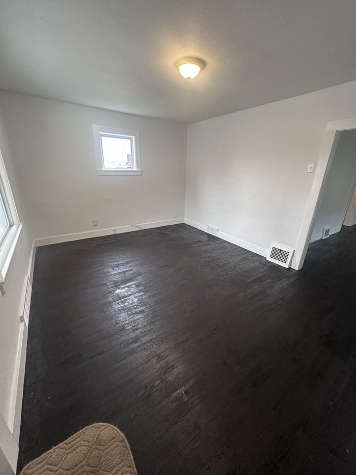 3229 W 32nd St - Photo 3 of 42