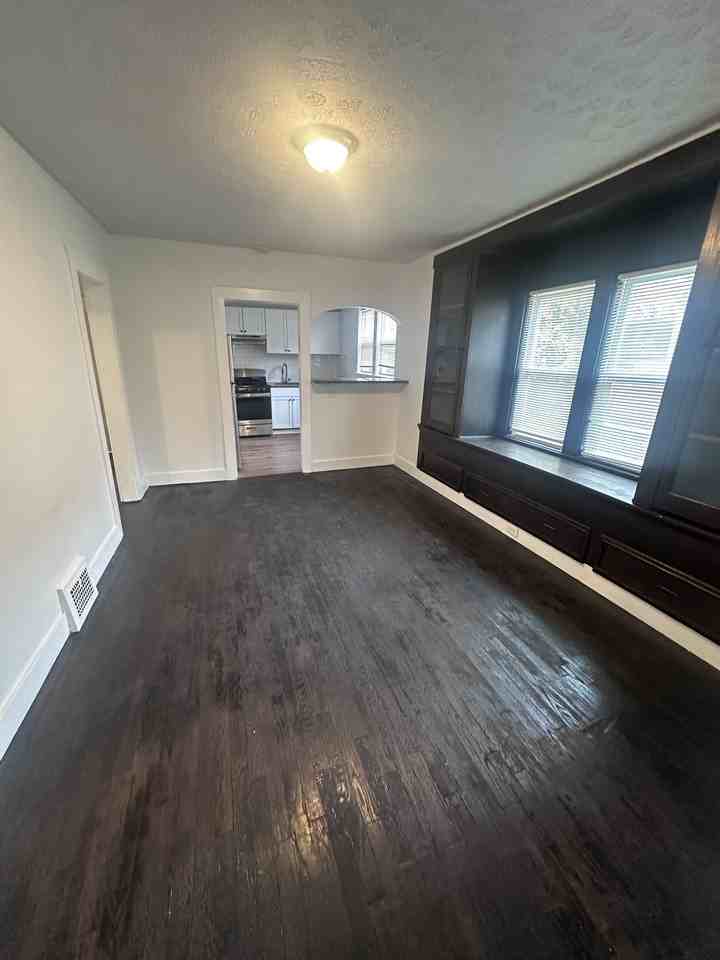 3229 W 32nd St - Photo 5 of 42