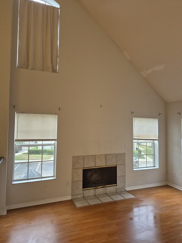 13700 Richmond Park Dr N #1 - Photo 5 of 14