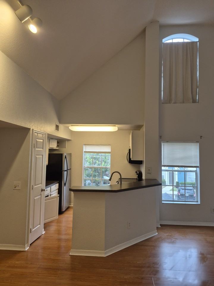 13700 Richmond Park Dr N #1 - Photo 6 of 14