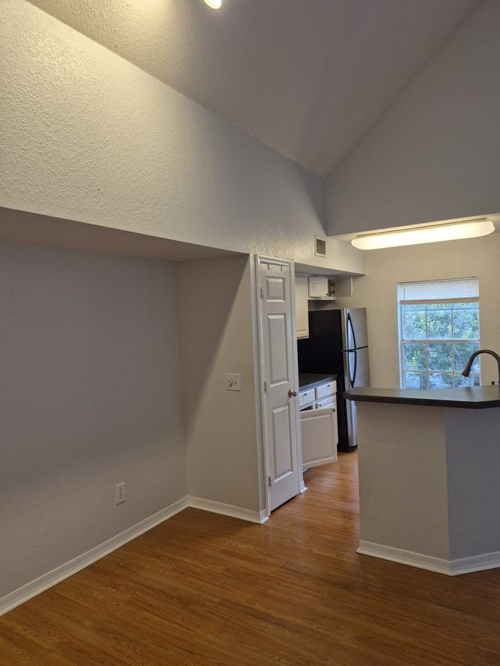 13700 Richmond Park Dr N #1 - Photo 7 of 14