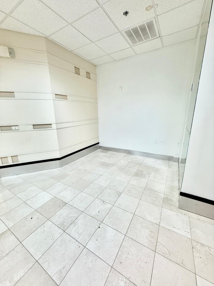 6000 Metrowest Boulevard #213 - Photo 7 of 12