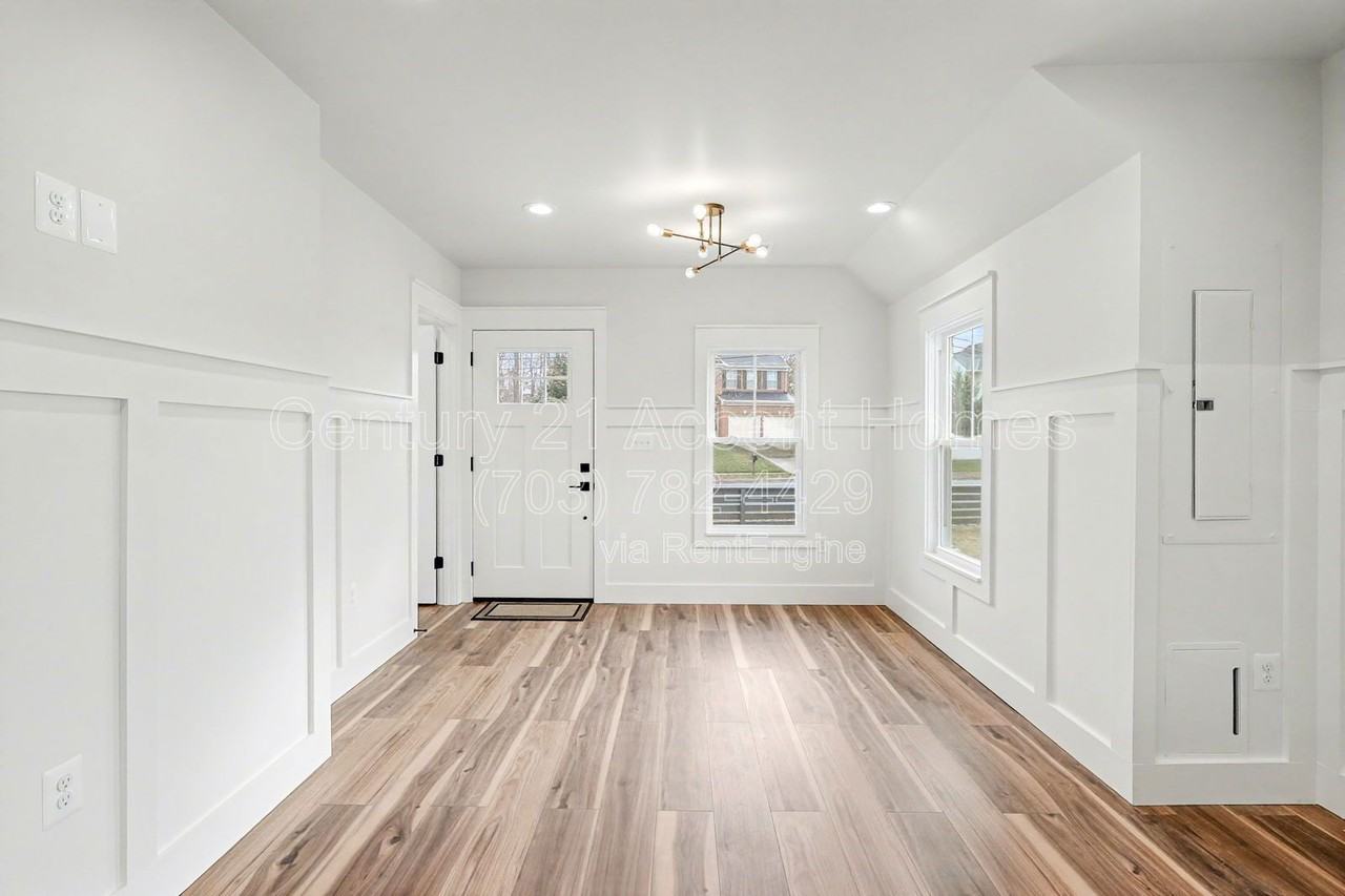 12101 Fort Washington Road - Photo 3 of 22