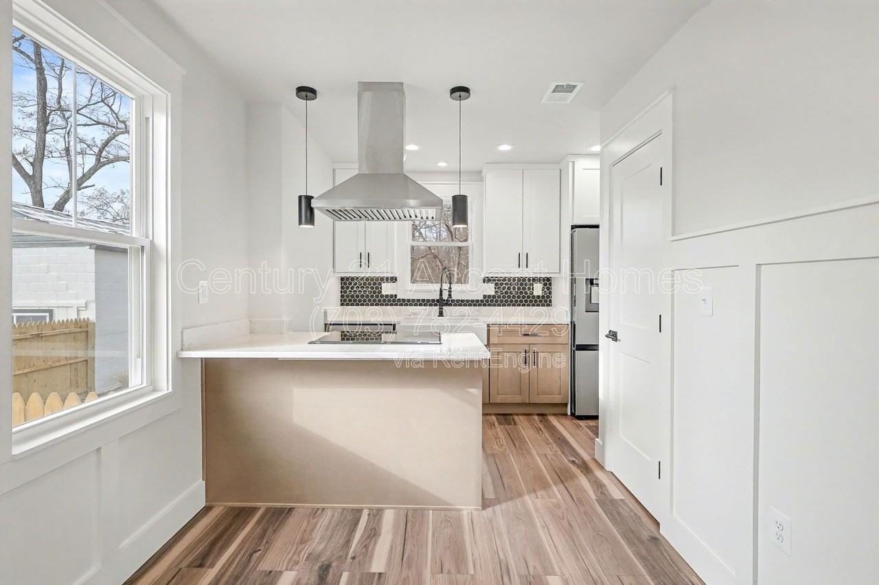 12101 Fort Washington Road - Photo 5 of 22