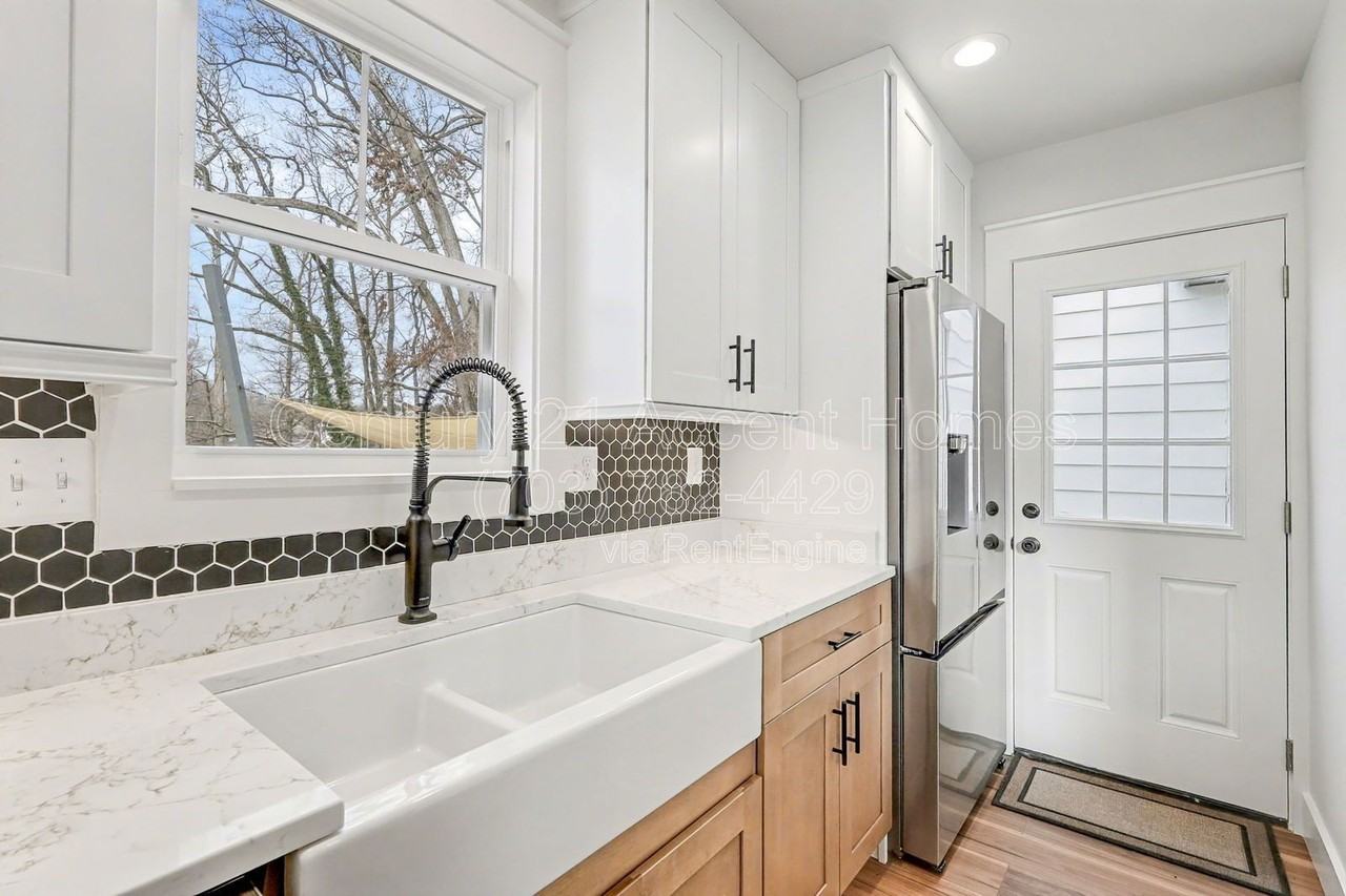 12101 Fort Washington Road - Photo 7 of 22