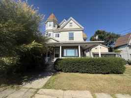 featured image of 124 10th Ave #126