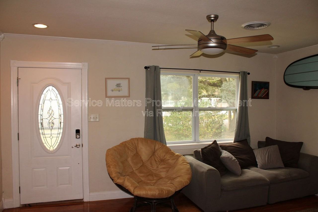 1550 E Leonard St - Photo 2 of 13