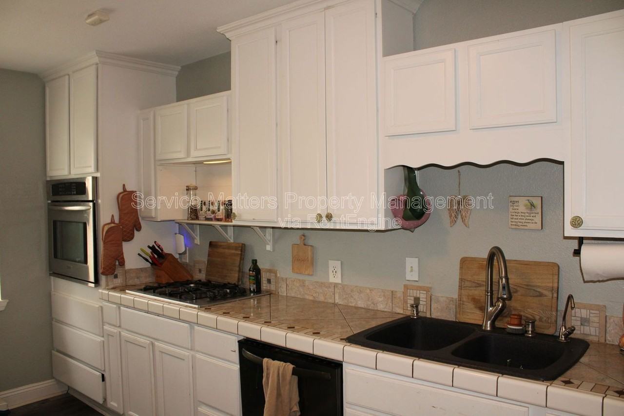 1550 E Leonard St - Photo 6 of 13