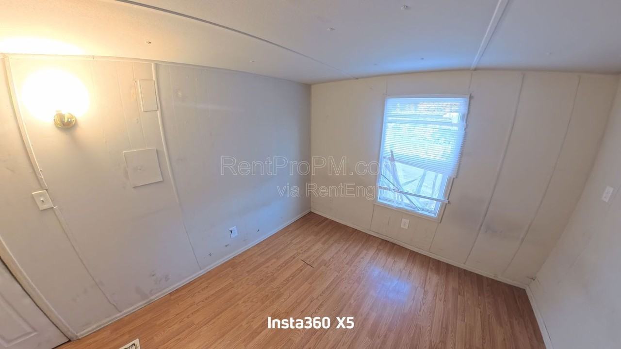 1303 N College Ave #7 - Photo 6 of 11