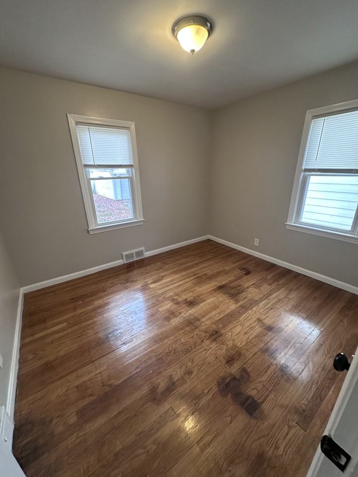 1240 Avondale Rd #1 - Photo 4 of 33