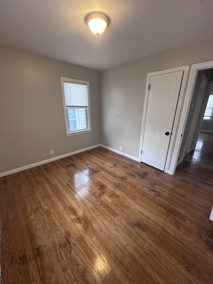 1240 Avondale Rd #1 - Photo 5 of 33