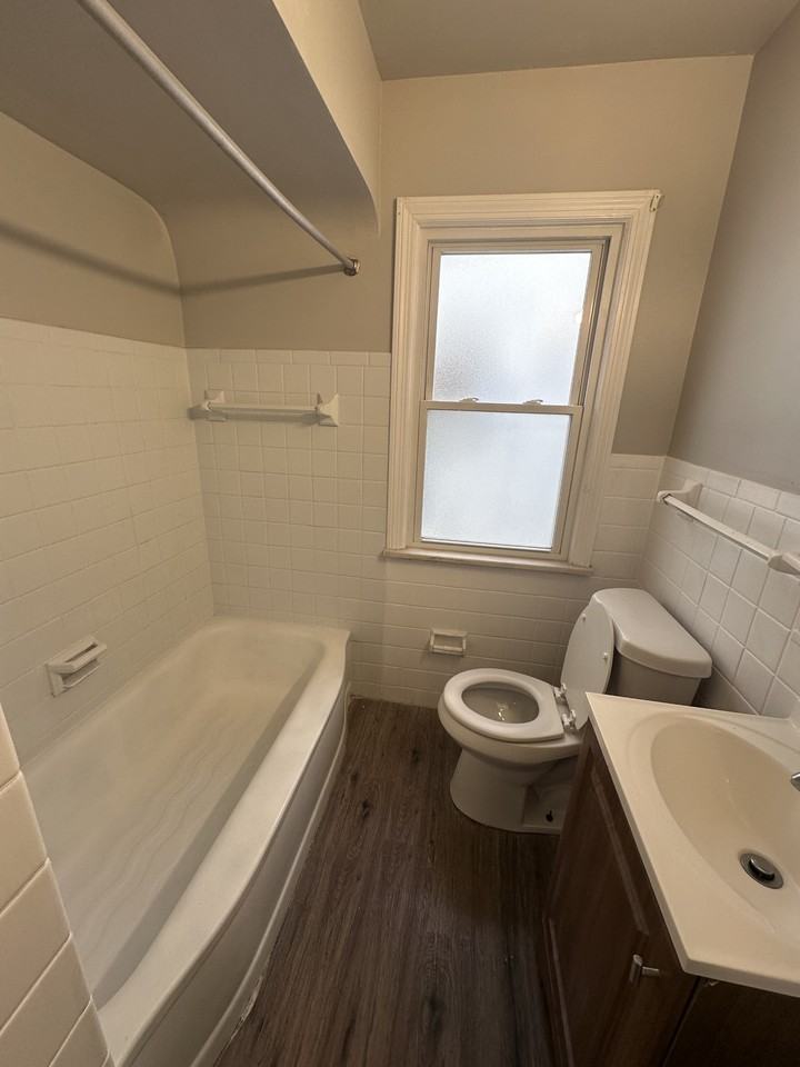 1240 Avondale Rd #1 - Photo 7 of 33