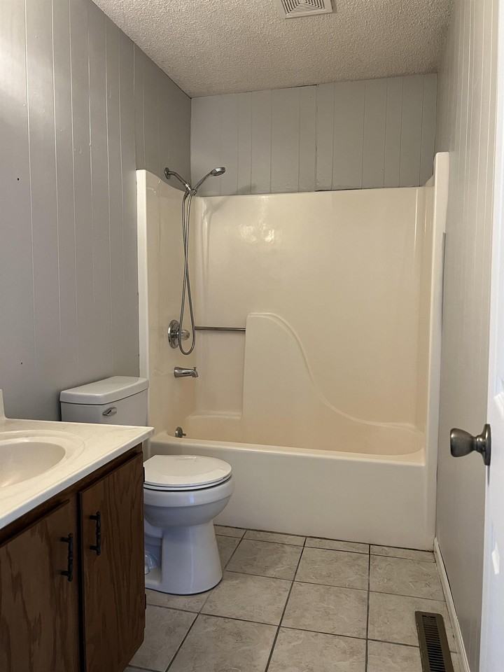 120 Se 235th Rd #2 - Photo 2 of 12