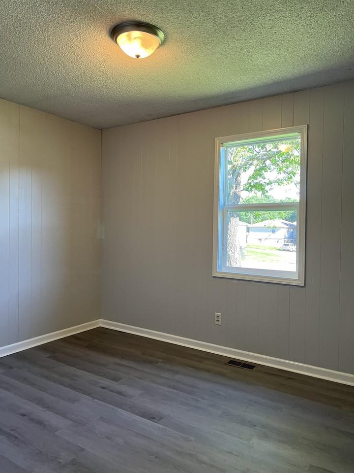 120 Se 235th Rd #2 - Photo 3 of 12