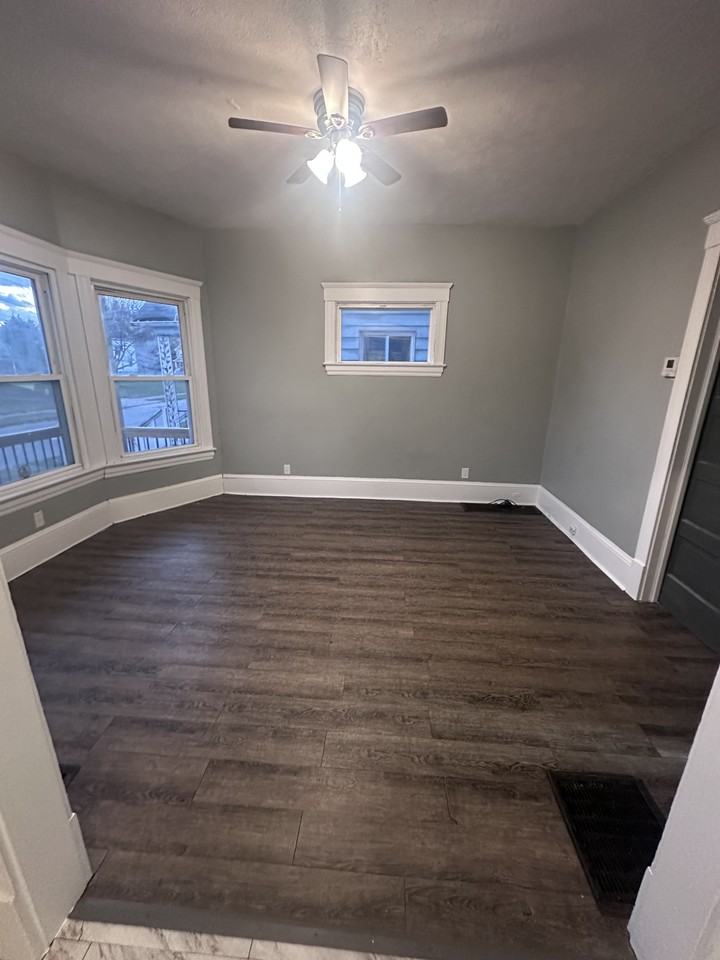 9415 Edmunds Ave #1 - Photo 4 of 30