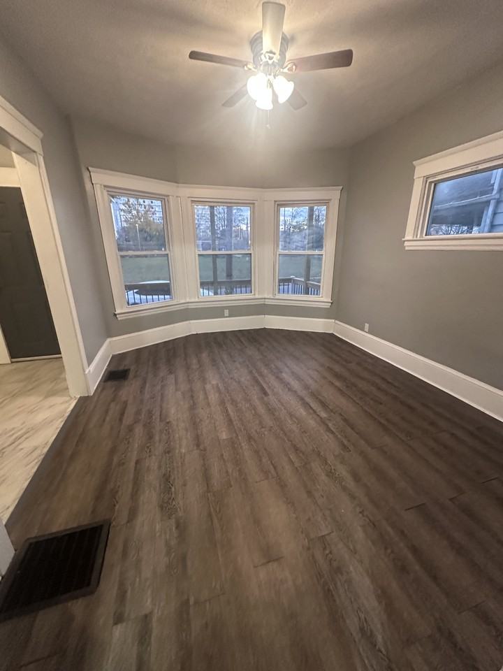 9415 Edmunds Ave #1 - Photo 5 of 30