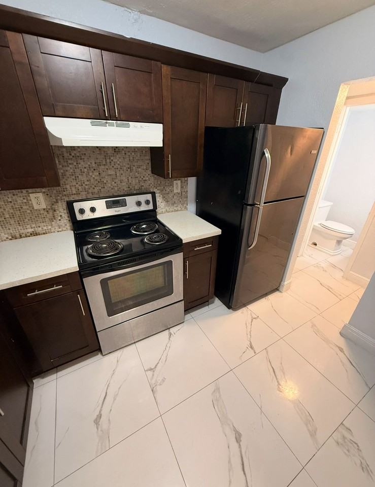 1651 Southwest 40th Terrace #A - Photo 2 of 10