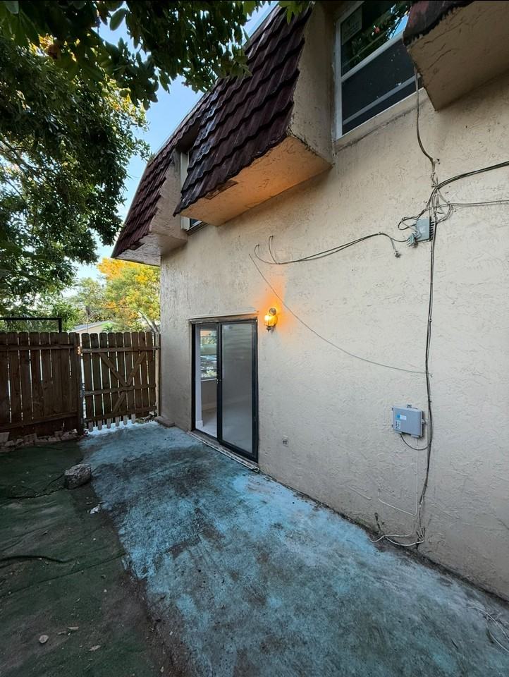 1651 Southwest 40th Terrace #A - Photo 3 of 10